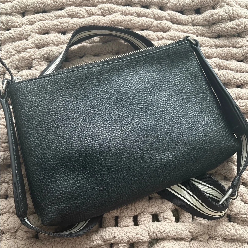 Marc Jacobs Cosmo Leather Crossbody Bag Black Pebble Chic Thick Strap NWOT - Picture 9 of 9